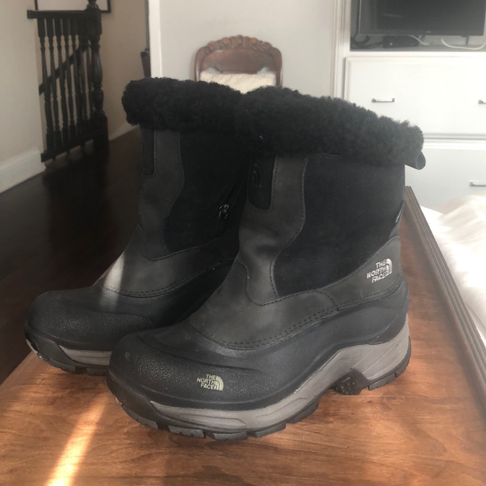 North Face Women’s waterproof boots 7